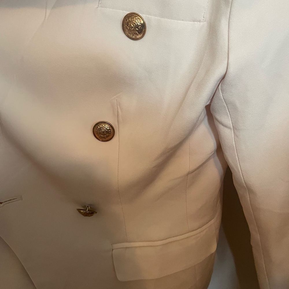 Blazer - Picture 3 of 10